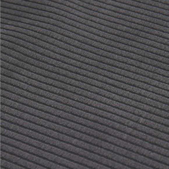 Lululemon Ribbed Softstreme Cropped Tank Top, Black Size 2, Excellent Condition - Picture 3 of 7